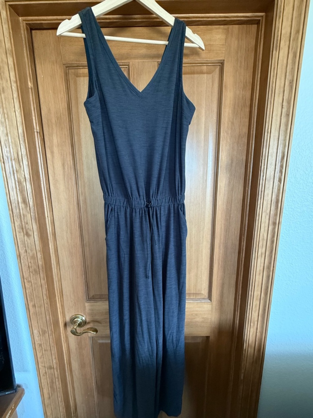 Old Navy Sleeveless V-Neck Jumpsuit in Charcoal Gray